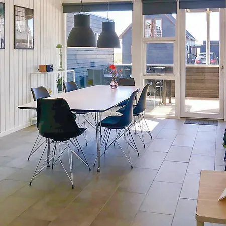 Three-bedroom In Hébergement de vacances *